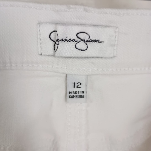 NWT JESSICA SIMPSON SIDE SLIT DENIM SHORTS IN WHITE SIZE 12 - Picture 9 of 9